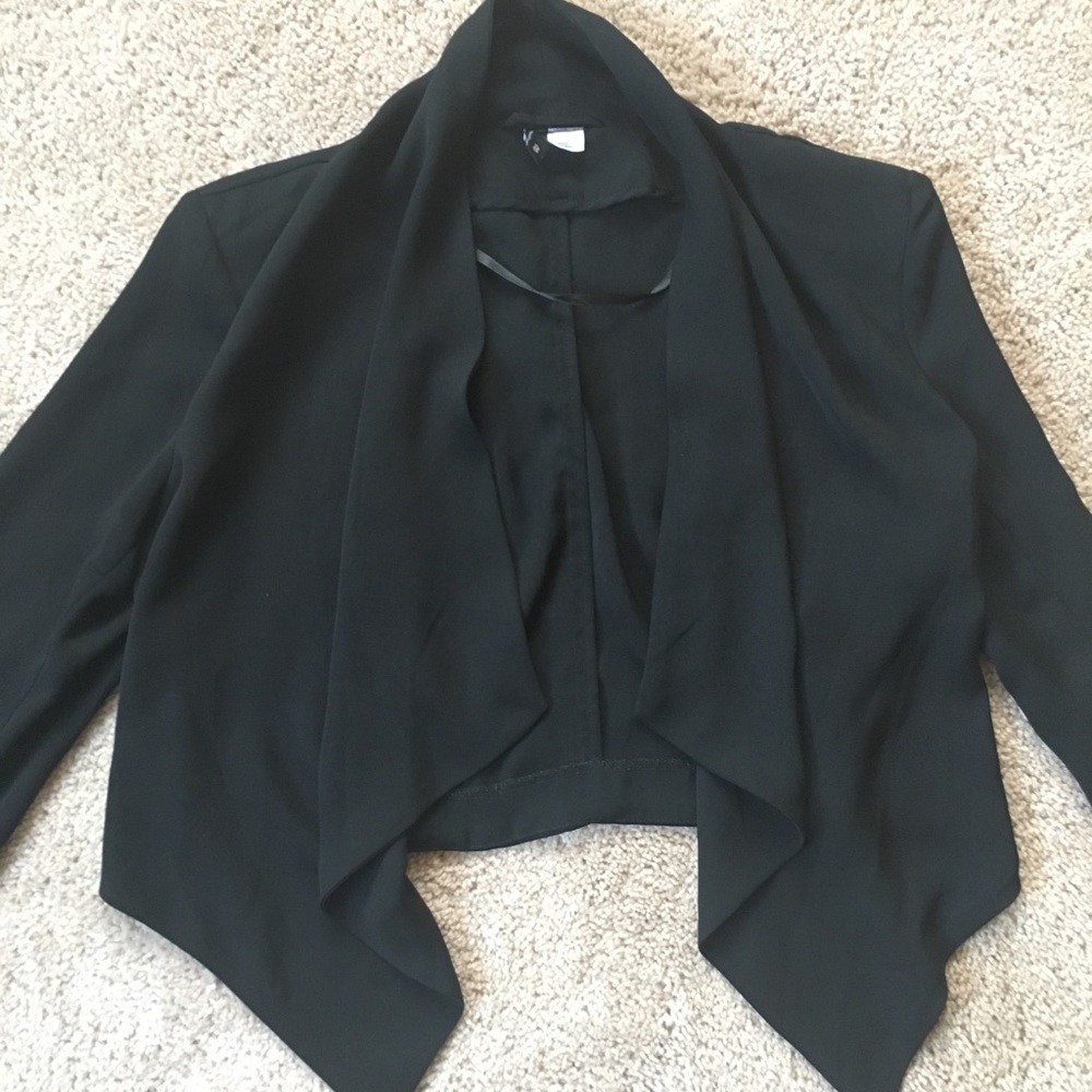 H&M cropped flowy blazer